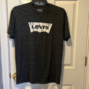 Levi’s t-shirt